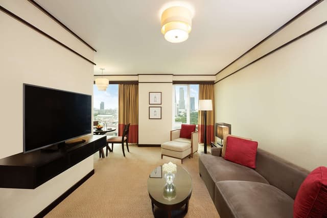 ONE BEDROOM DELUXE KING