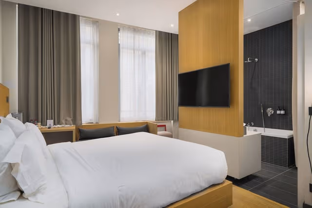 Signature Double Room, 1 Queen Bed, Bathtub