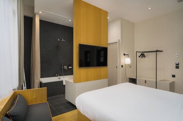 Signature Double Room, 1 Queen Bed, Bathtub