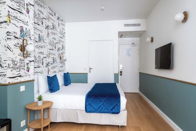 Family, 2 rooms - Complimentary soft minibar, courtesy tray, Chromecast - Snacks and digital press