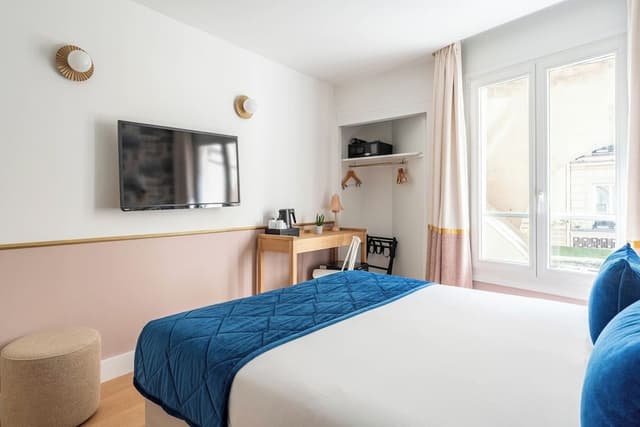 Standard Double room - Complimentary soft minibar, courtesy tray, Chromecast - Snacks, digital press
