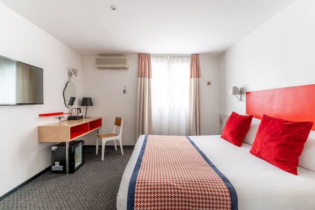 Connecting rooms, 2 bedrooms, Includes soft minibar, courtesy tray, Chromecast, Digital press