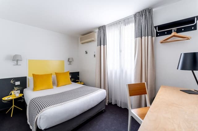 Connecting rooms, 2 bedrooms, Includes soft minibar, courtesy tray, Chromecast, Digital press