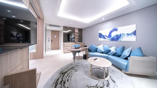 Junior Suite Pool Access