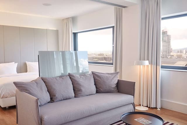 Suite (Master)
