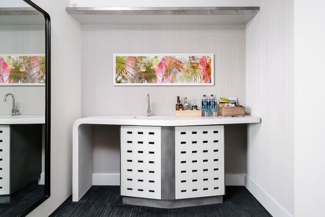 Suite, City View