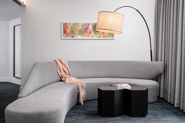 Suite, City View