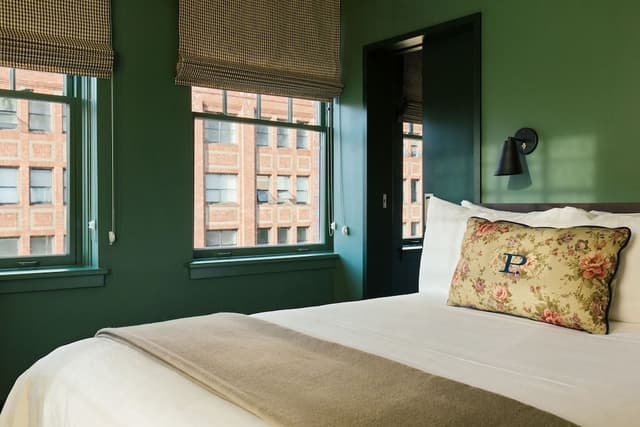 Deluxe Room, 1 Queen Bed (The Deluxe Queen)