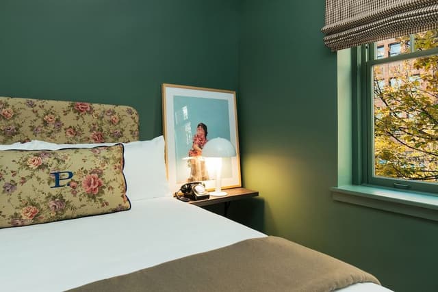 Deluxe Room, 1 Queen Bed (The Queen)