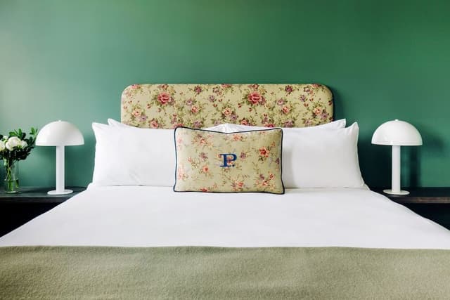 Deluxe Room, 1 Queen Bed (The Deluxe Queen)