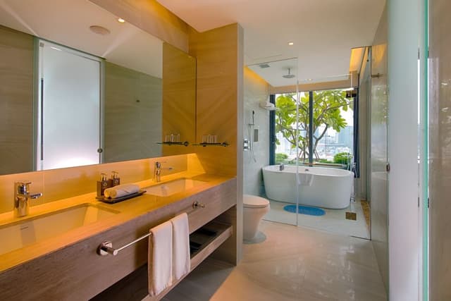 Suite, Balcony
