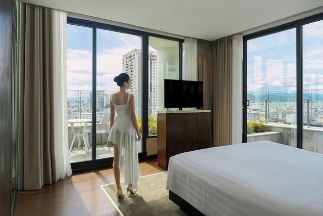 Suite, Balcony