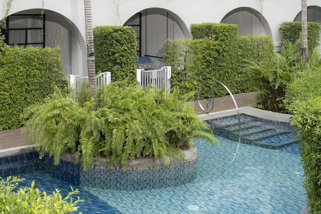 Premium Room, Poolside