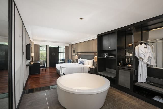 Premium Room, Poolside