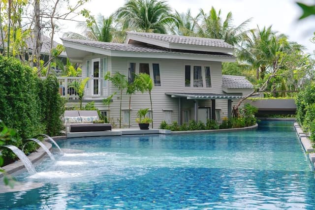 The Level Duplex Boat Suite Pool Access