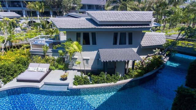 The Level Duplex Boat Suite Pool Access