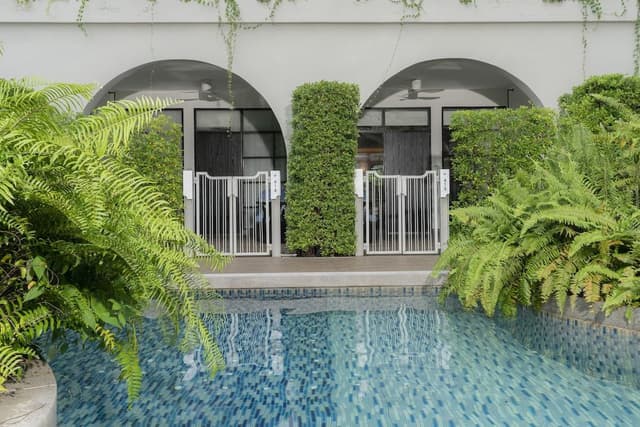 Premium Room, Poolside