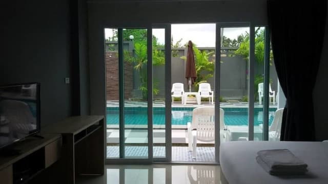 Grand Deluxe Pool Access