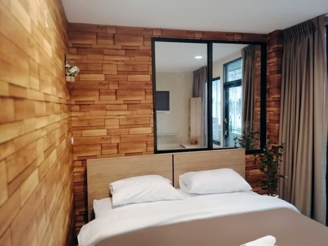 Deluxe Room Shared Bathroom