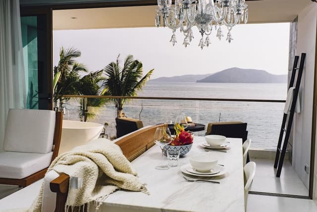 Superior Suite, Bathtub