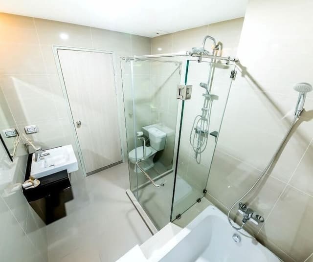 1 Bedroom Apartment with Mountain View