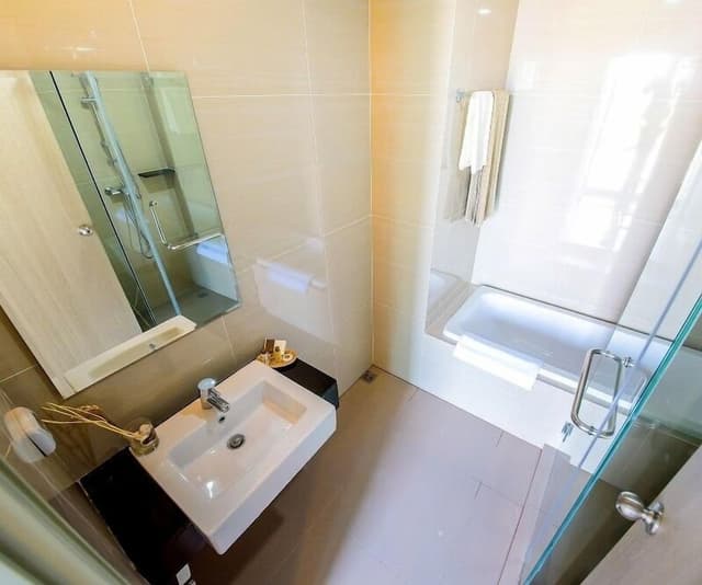 1 Bedroom Apartment with Mountain View