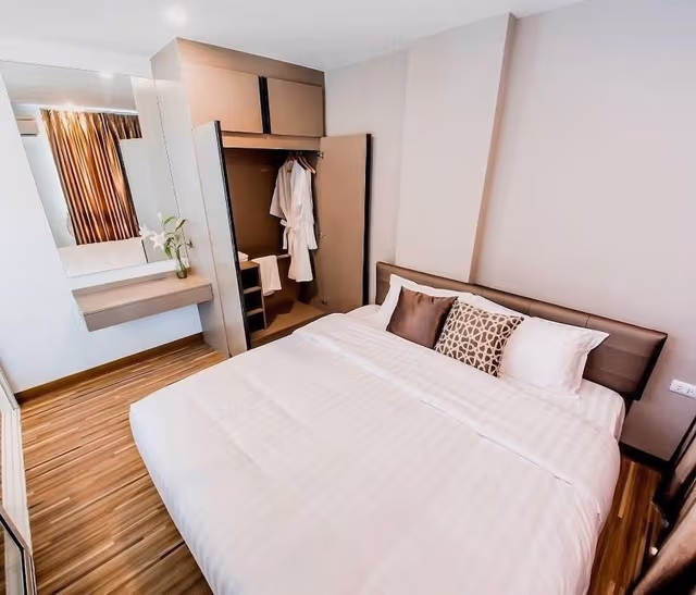 1 Bedroom Apartment with Mountain View