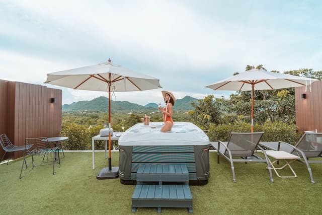 Hilltop Residence (Pet Friendly)