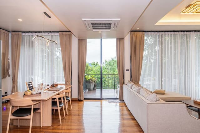 Hilltop Residence (Pet Friendly)