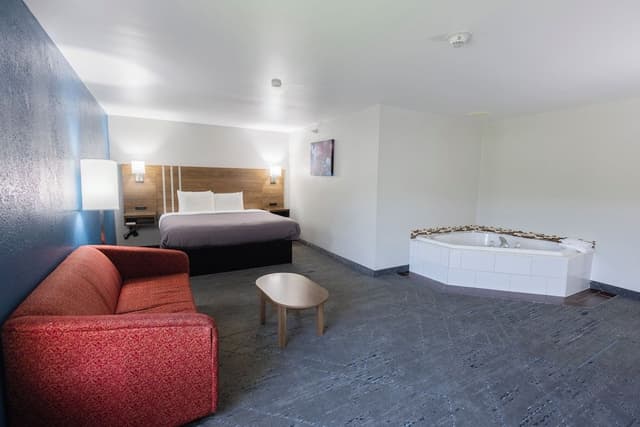 King Whirlpool Suites