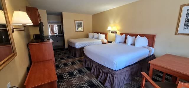 Room, 2 Queen Beds, Kitchenette