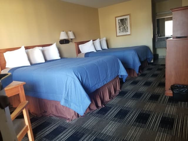 Room, 2 Queen Beds, Kitchenette