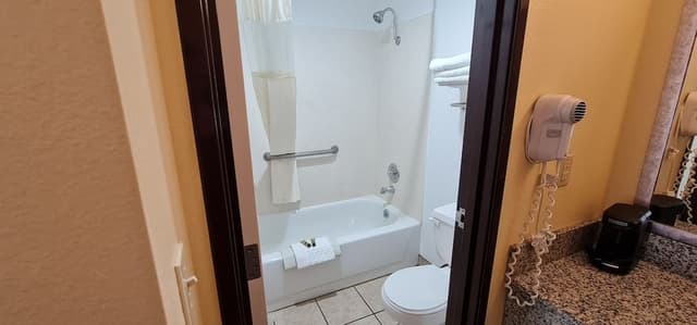 Room, 2 Queen Beds, Kitchenette