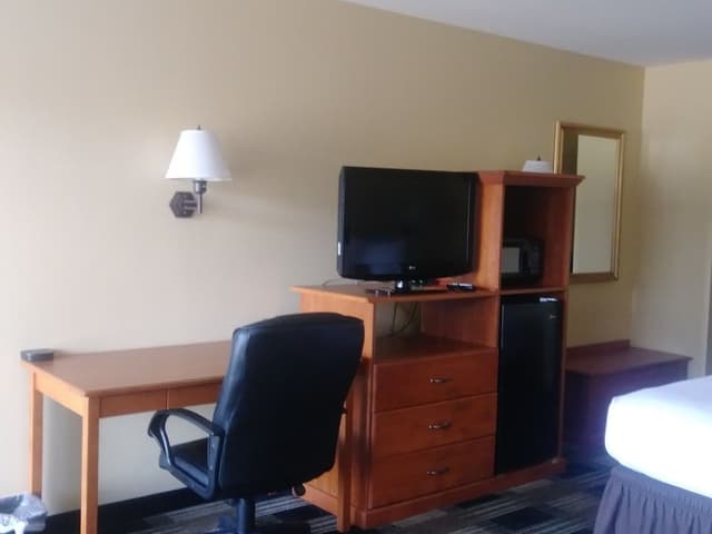 Single Room, 1 King Bed, Accessible