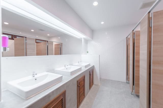 Basic Twin Room, Shared Bathroom