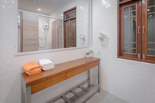 Basic Twin Room, Shared Bathroom