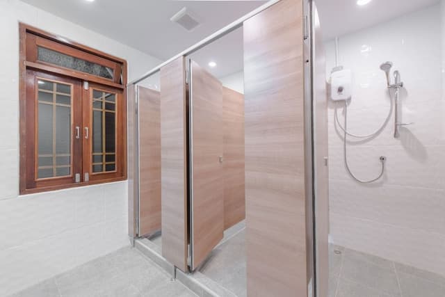 Basic Twin Room, Shared Bathroom