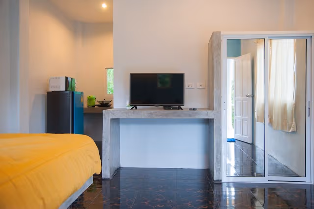 1-Bedroom Bungalow with Mountain View