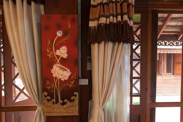 Deluxe Twin Room (2)