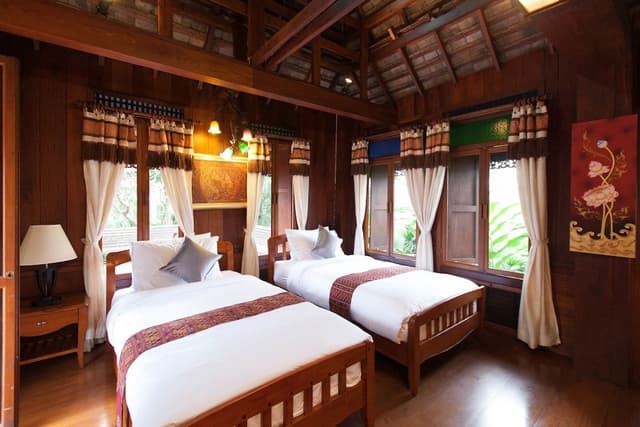 Deluxe Twin Room (2)