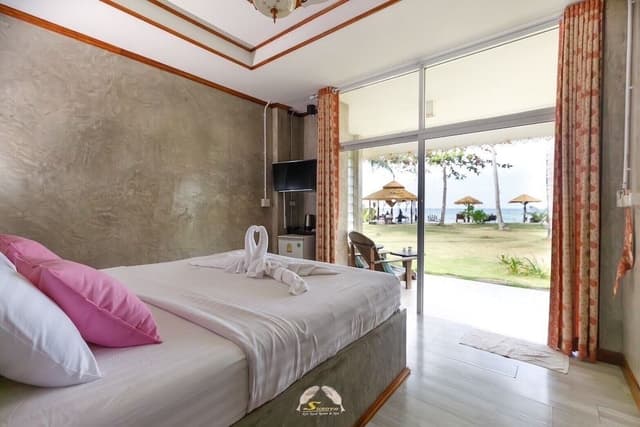 Beachfront Villa with Sea View