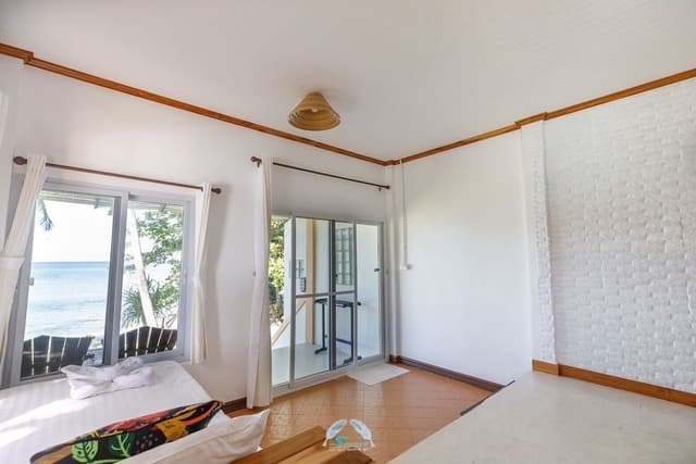 Beachfront Triple Room