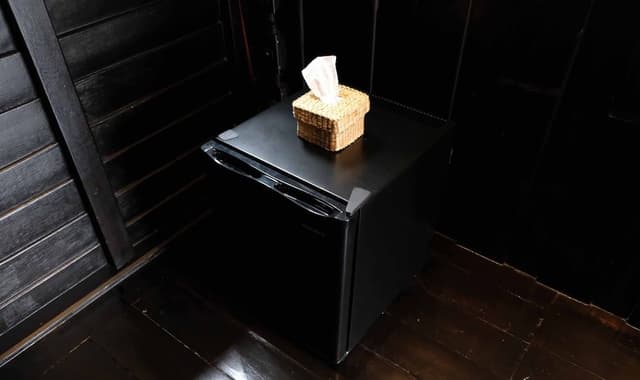 Private Queen Room with Shared Bathroom