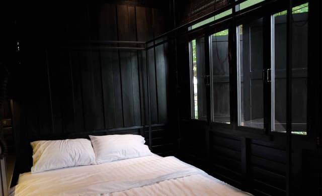 Private Queen Room with Shared Bathroom