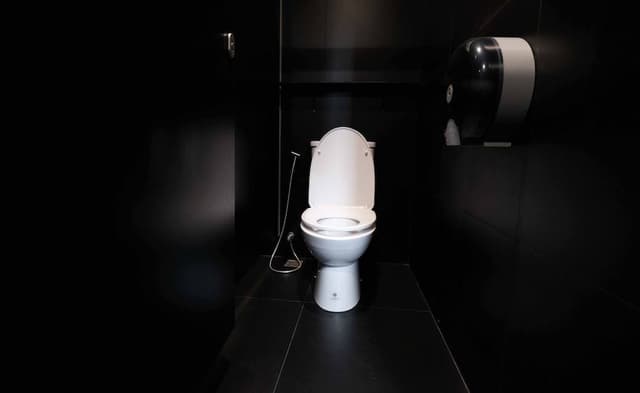 Private Queen Room with Shared Bathroom