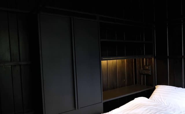 Private Queen Room with Shared Bathroom