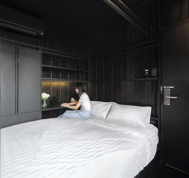 Private Queen Room with Shared Bathroom