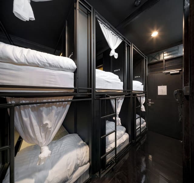 6-Bed Mixed Dormitory with Shared Bathroom