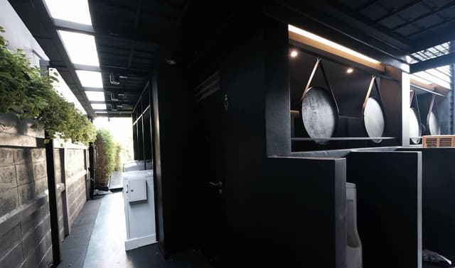 Private Queen Room with Shared Bathroom