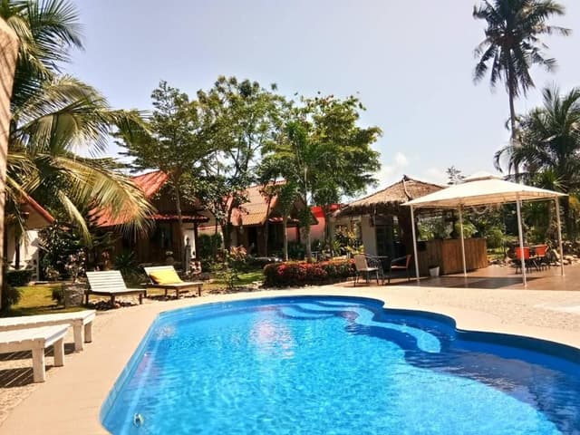 Deluxe Pool View
